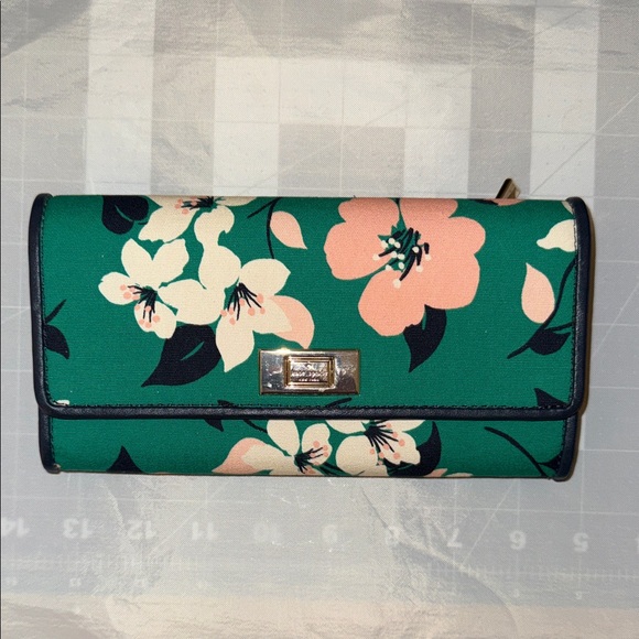 Handbags - Floral Kate spade wallet
